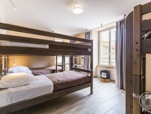 4 bedrooms, Internet, bed sheets