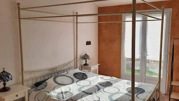 3 bedrooms, iron/ironing board, free WiFi