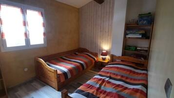 3 bedrooms, iron/ironing board, travel cot, free WiFi