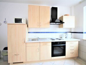 Kühlschrank, Mikrowelle, Ofen, Geschirrspüler