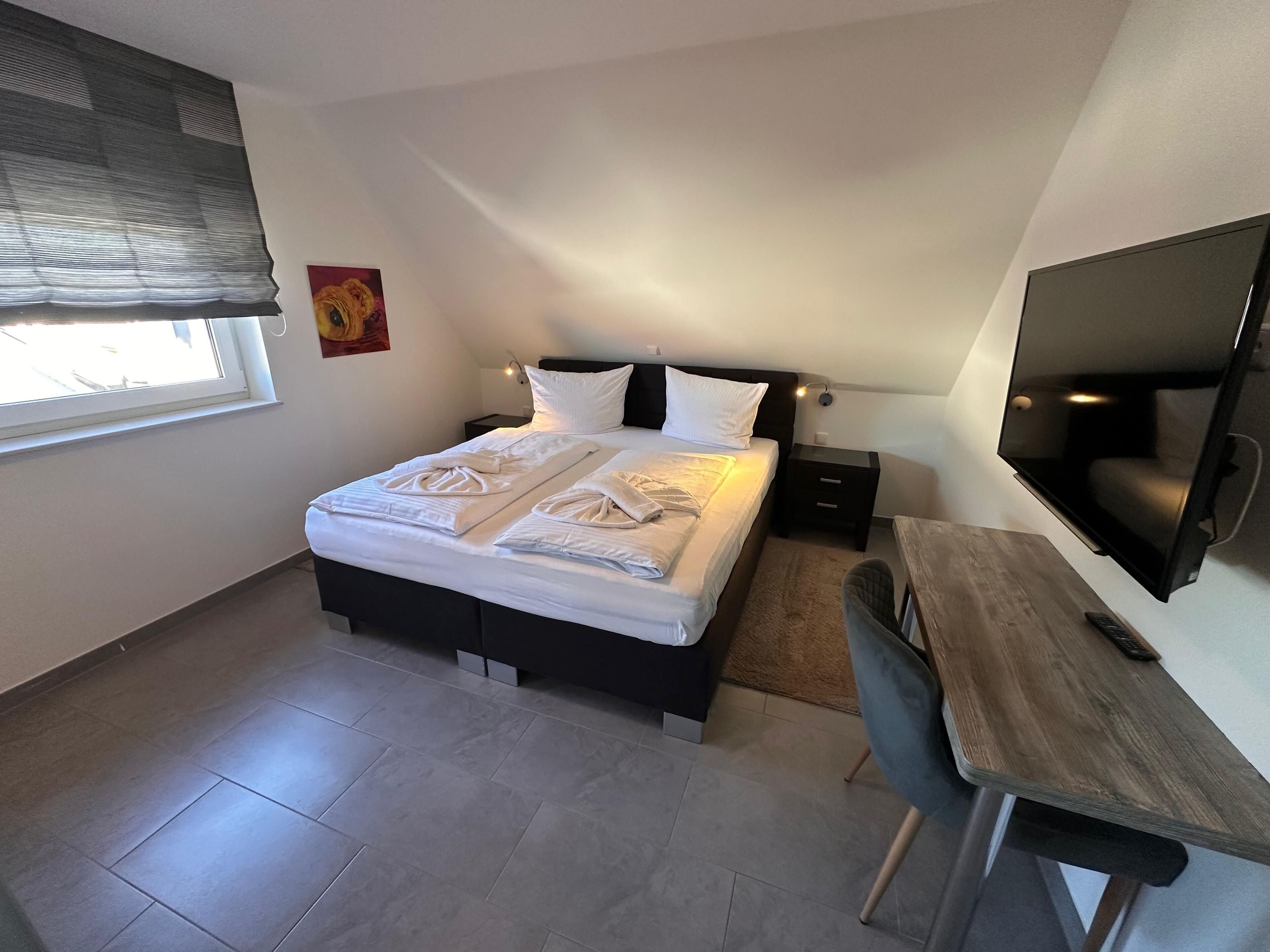 3 bedrooms, in-room safe, desk, travel crib