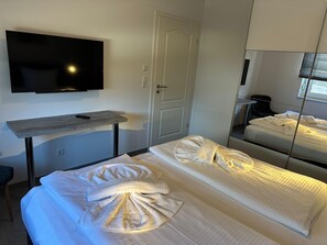 3 habitaciones, caja de seguridad en la habitación y escritorio 