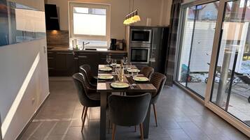 Kühlschrank, Mikrowelle, Ofen, Geschirrspüler