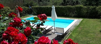 APARTMENT 4 PEOPLE IN COUNTRY VILLA WITH POOL