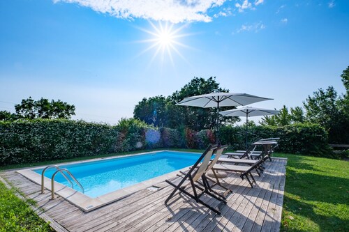 APARTMENT 4 PEOPLE IN COUNTRY VILLA WITH POOL