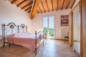 2 camere, una scrivania, Wi-Fi gratuito, lenzuola