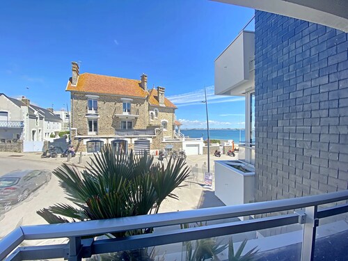 Sea View Studio, WiFi, in Larmor-Plage, 4 Guests