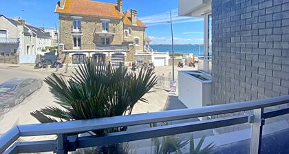 Sea View Studio, WiFi, in Larmor-Plage, 4 Guests