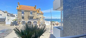Sea View Studio, WiFi, in Larmor-Plage, 4 Guests
