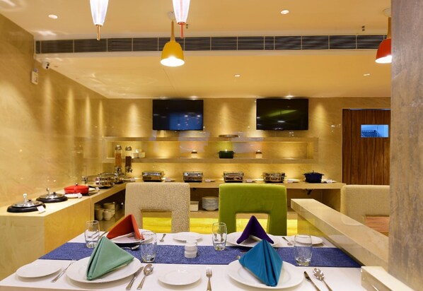 Free daily buffet breakfast - Southern Crest (Chennai)