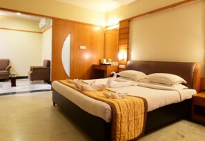 Hypo-allergenic bedding, desk, free WiFi, bed sheets - Southern Crest (Chennai)