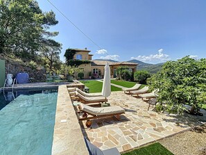 Pool - Le Golfe de Saint-tropez en Version "green-lovers" (Cogolin)