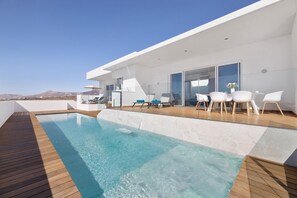A heated pool - Suite Isabela (Lanzarote)