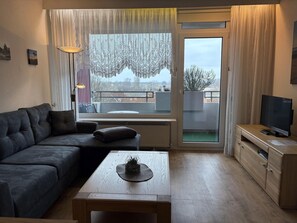 TV, ping pong, stereo