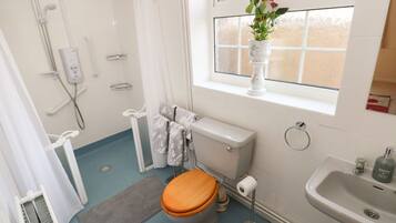 Cottage | Bathroom | Shower