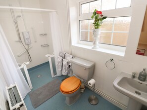 Cottage | Bathroom | Shower - 13 Lyndhurst Avenue (Kilgetty)