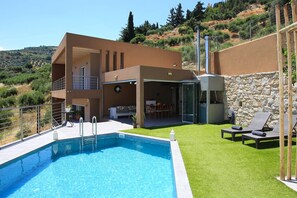 Front of property - Design Villa Nicol Heated Pool Seaview (Malevizi)