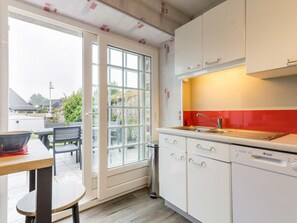 雪櫃、微波爐、洗碗機