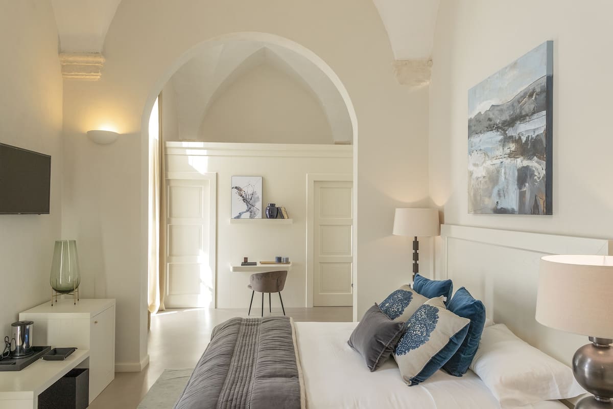 Executive Suite, Terrace | 1 bedroom, down duvets, minibar, in-room safe