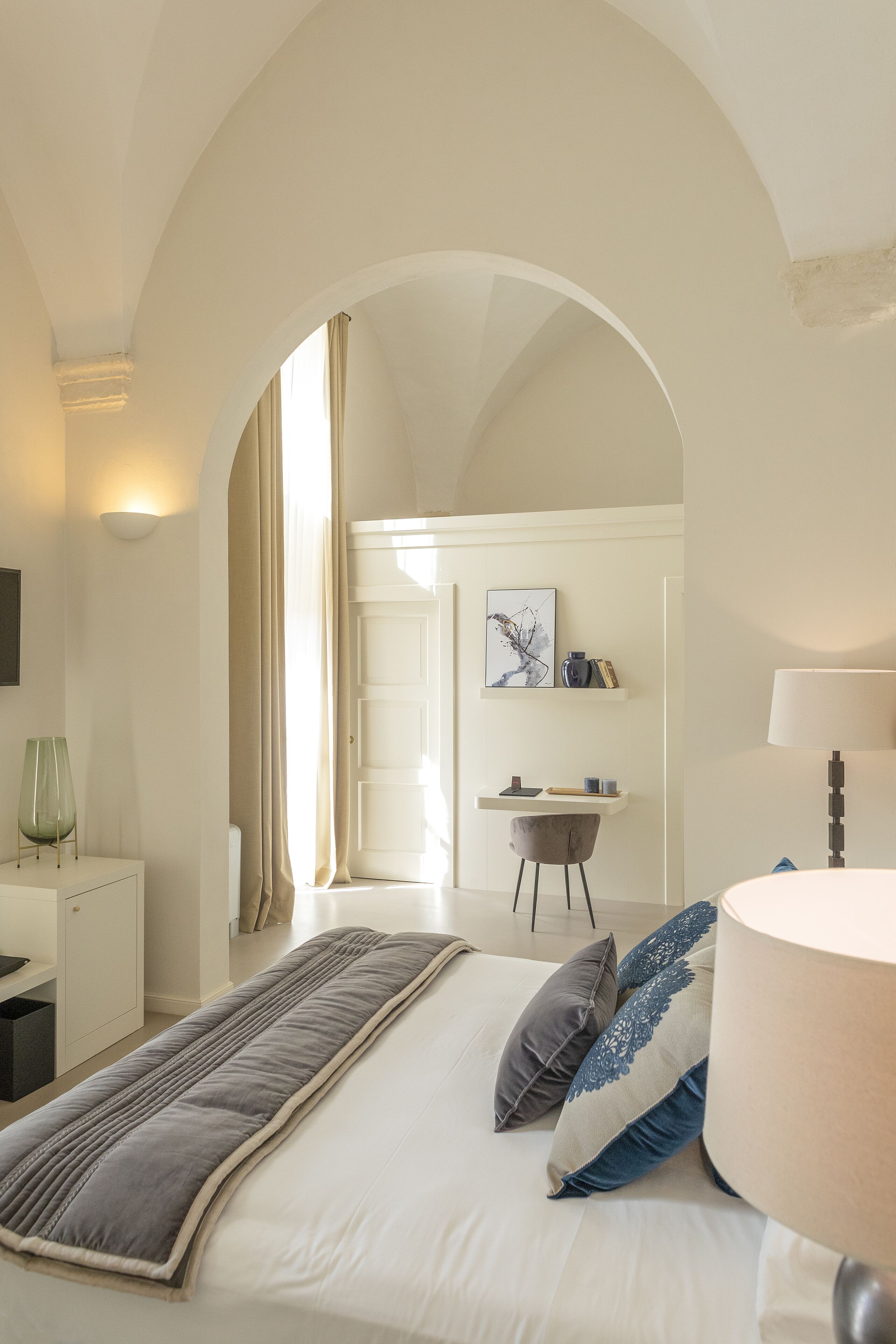 Phòng Suite Executive, hiên | Chăn bông, minibar, két bảo mật tại phòng, bàn 