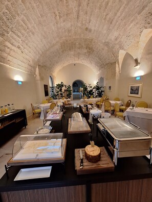 Free daily buffet breakfast - Chiostro dei Domenicani (Lecce)
