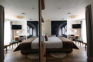 Deluxe-dobbeltværelse | 1 soveværelse, allergivenligt sengetøj, minibar, pengeskab på værelset