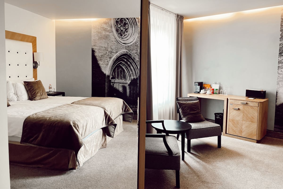 Habitación Deluxe con 2 camas individuales | 1 habitación, ropa de cama hipoalergénica y minibar