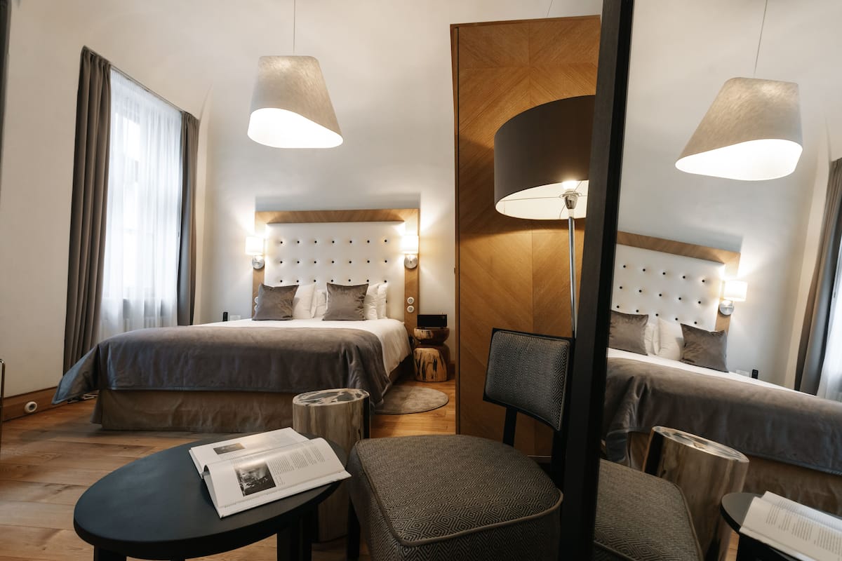 Suite junior | 1 habitación, ropa de cama hipoalergénica y minibar