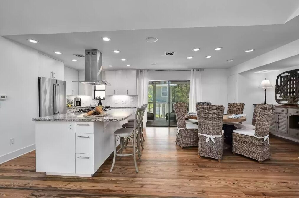 6BR + 2 bonus rooms | Private Pool + Golf Cart | Walk to Seaside!