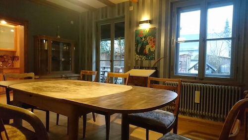 A complete vacation home with 4 bedrooms for up to 11 people