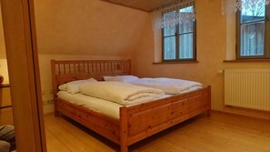 4 slaapkamers, een strijkplank/strijkijzer, wifi, beddengoed