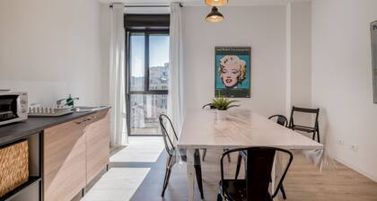 GuestHost - Our residence is located on the fourth floor of a building, equipped with a lift.Service room which can be accessed by all guests complete with microwave, refrigerator, coffee machine, electric kettle, cups and glasses.Bicycle parking inside
