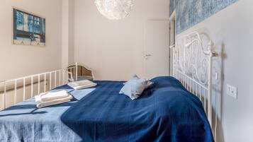 1 bedroom, internet, bed sheets