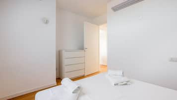 2 soverom, strykejern/-brett, wi-fi og sengetøy