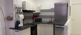 Charming City-Center Apartment with Modern Amenities and Nearby Attractions