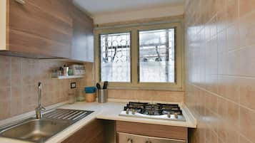 Frigorifero, forno, macchina per tè/caffè, bollitore elettrico