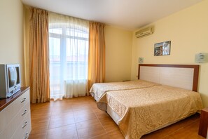 Apartamento conforto | Quartos à prova de som, ferros/tábuas de passar roupa, Wi-Fi de cortesia