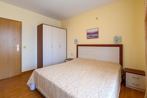 Comfort Apartment | Soundproofing, iron/ironing board, free WiFi, bed sheets - Apartcomplex Panorama Dreams (Sveti Vlas)