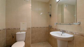 Standard Studio | Bathroom | Shower, towels