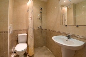 Comfort Apartment | Bathroom | Shower, towels - Apartcomplex Panorama Dreams (Sveti Vlas)
