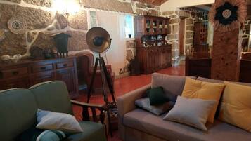 House, Multiple Beds | Living room | 30-inch TV with cable channels, fireplace