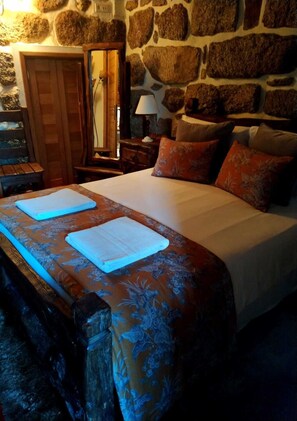 House, Multiple Beds | 4 bedrooms, iron/ironing board, free WiFi, bed sheets