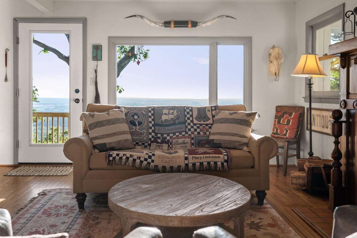 テレビ、DVD プレーヤー、書斎 / ワークスペース