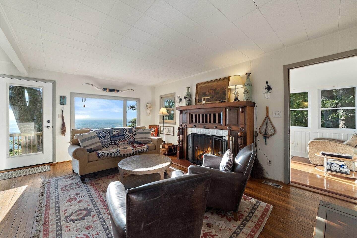 TV, DVD player, offices