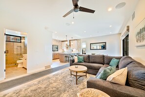 تلفزيون بشاشة مسطحة