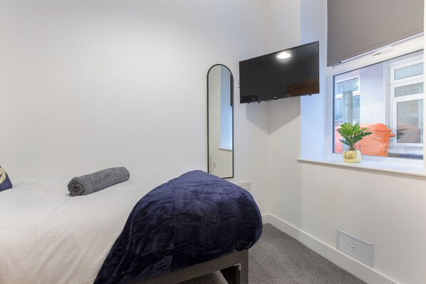 2 bedrooms, desk, iron/ironing board, free WiFi