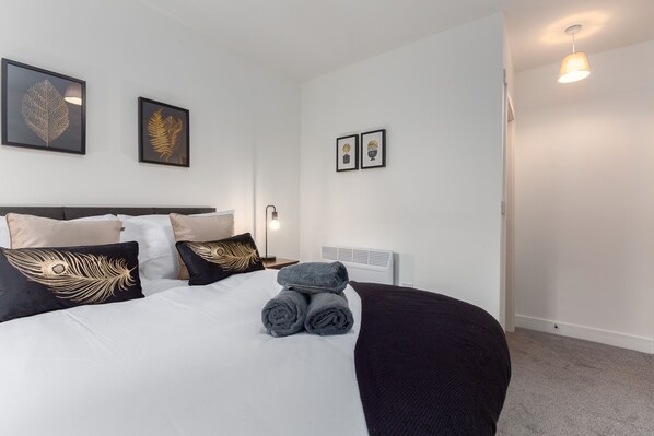 3 bedrooms, desk, iron/ironing board, free WiFi