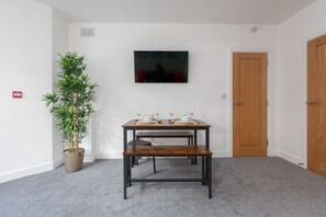 Interior - Modern Two Bed Apartment, Sleeps 5, Central location (Blackpool)