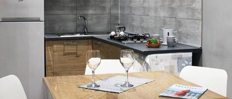 Fridge, stovetop, coffee/tea maker, electric kettle