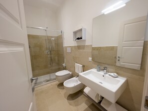 Bathroom - Family Suite (Trapani)